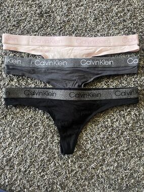 Calvin Klein Women’s 3-Pack Thong Panties in Black, Grey & Light Pink (see pics)